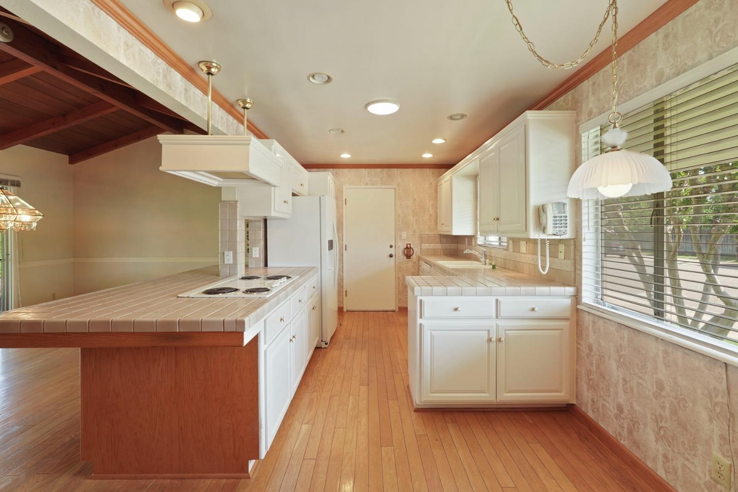 Detail Gallery Image 4 of 40 For 1101 Lakehome Dr, Lodi,  CA 95242 - 3 Beds | 2/1 Baths