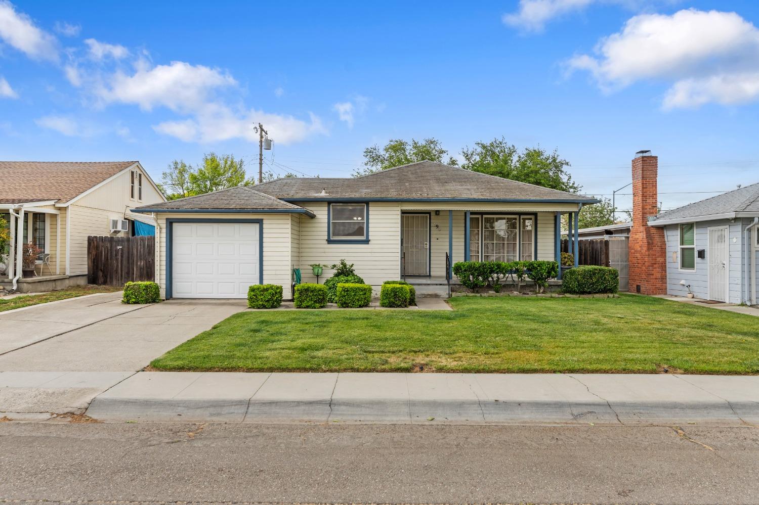 Detail Gallery Image 1 of 27 For 290 W 23rd St, Tracy,  CA 95376 - 3 Beds | 1 Baths