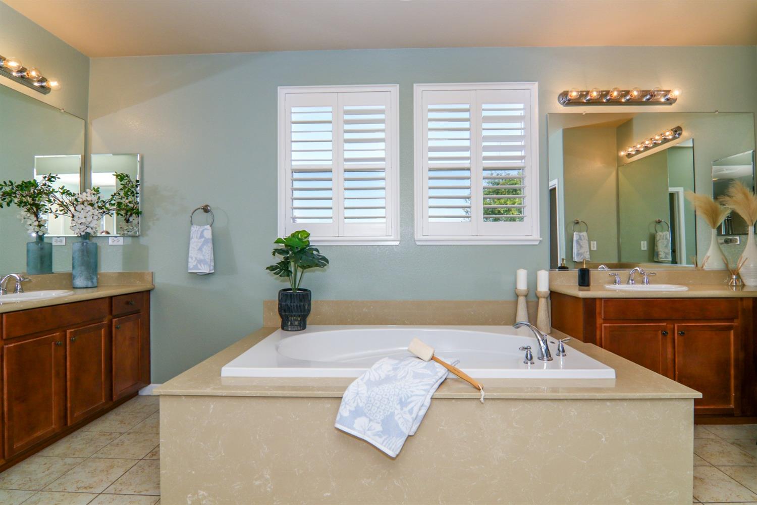 Silver Saddle Lane, Rocklin, California image 36