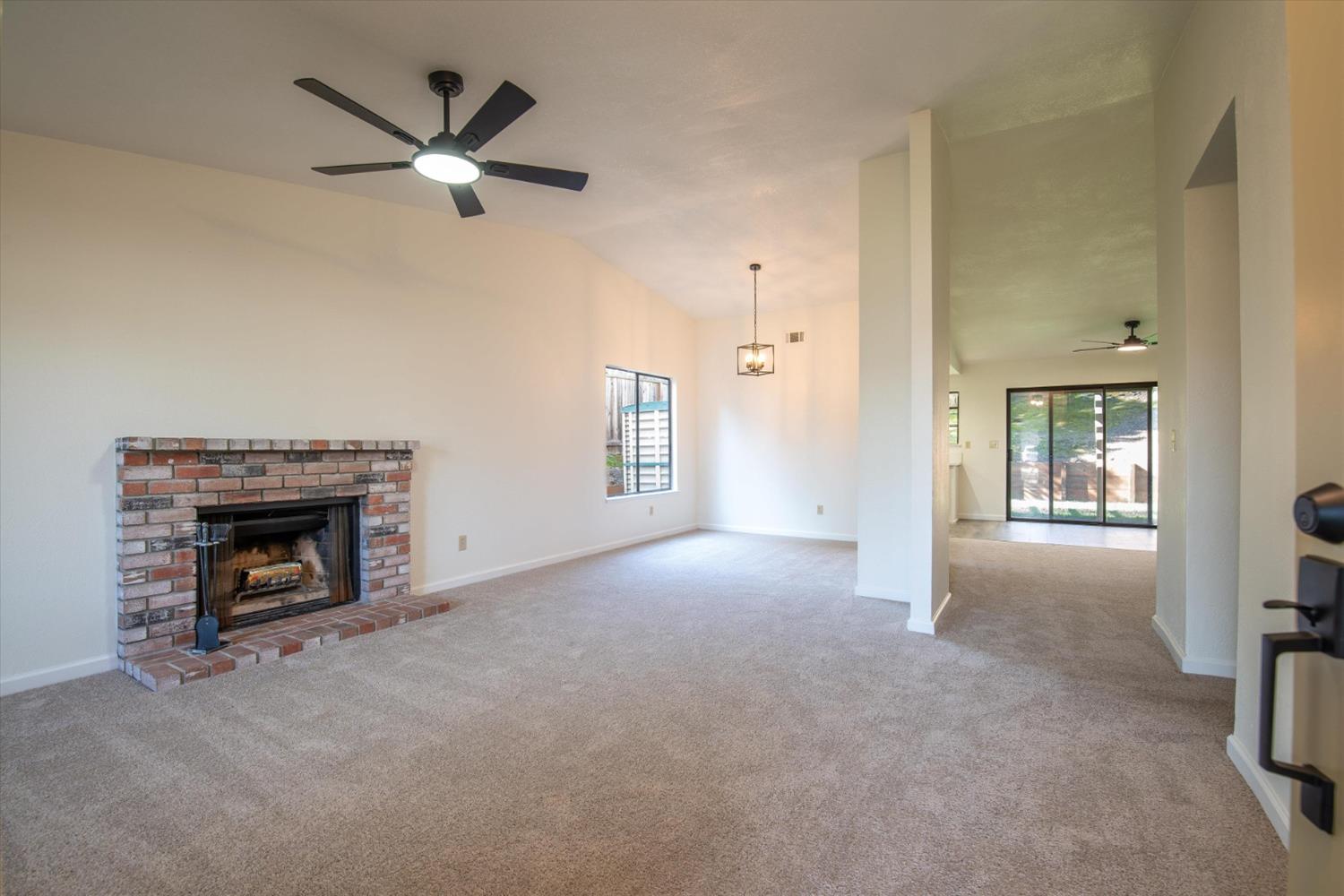 Detail Gallery Image 12 of 45 For 4046 S Royal Links Cir, Antioch,  CA 94509 - 4 Beds | 2 Baths