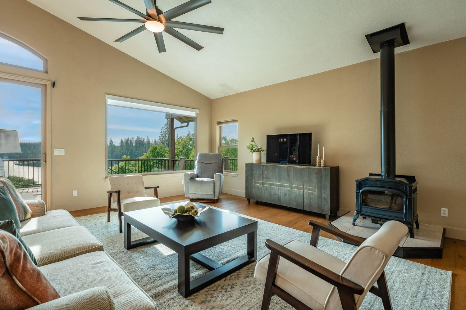 Detail Gallery Image 13 of 98 For 2555 Lake Van Giesen Rd, Meadow Vista,  CA 95722 - 3 Beds | 3 Baths