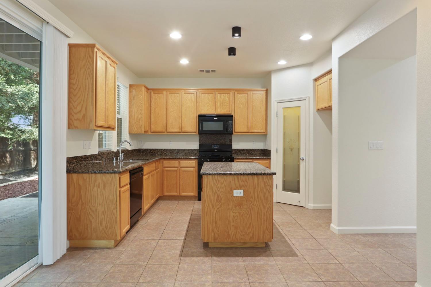 Detail Gallery Image 17 of 53 For 9363 Vintner Cir, Patterson,  CA 95363 - 4 Beds | 3 Baths