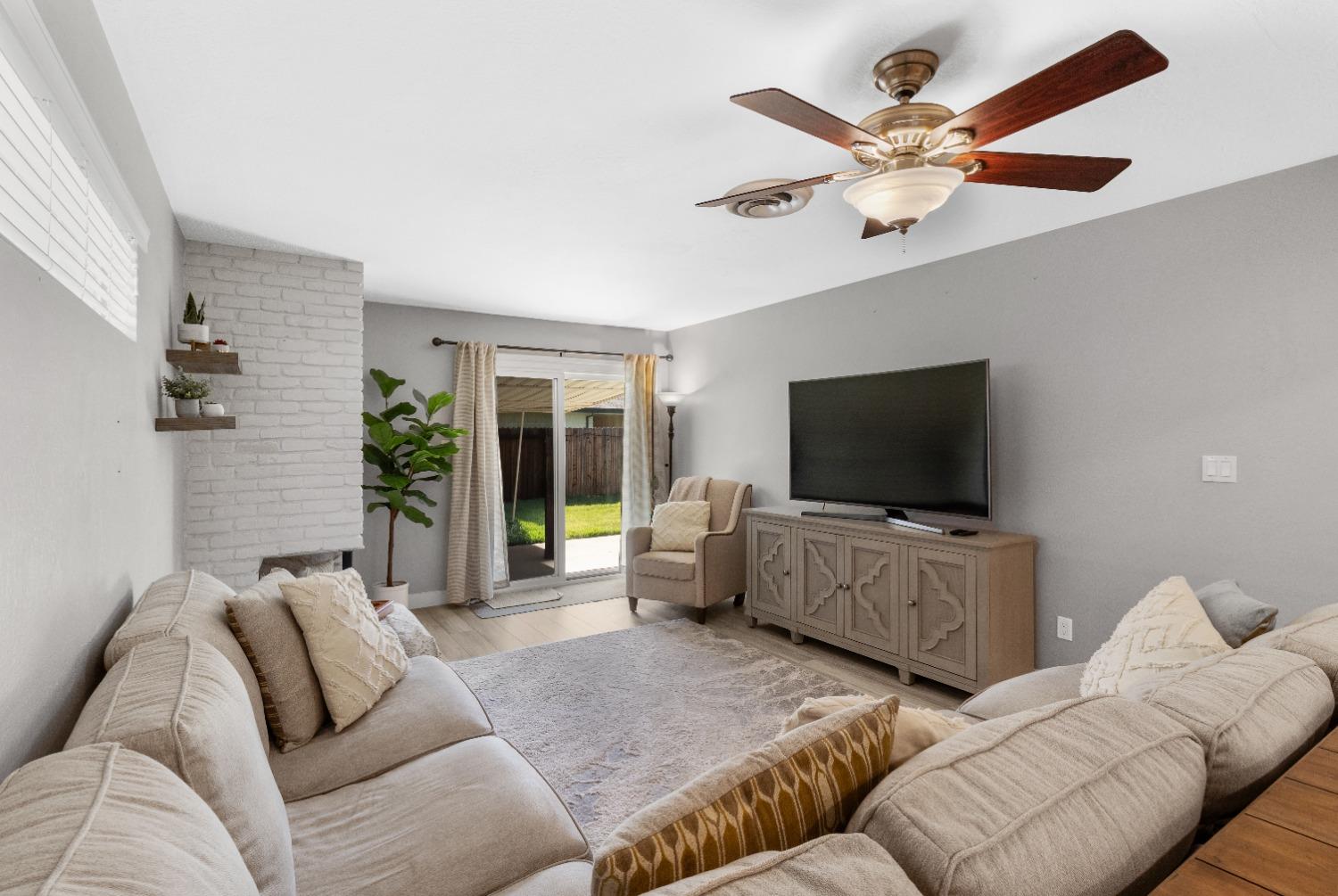 Oak Ridge Dr, Roseville, California image 6