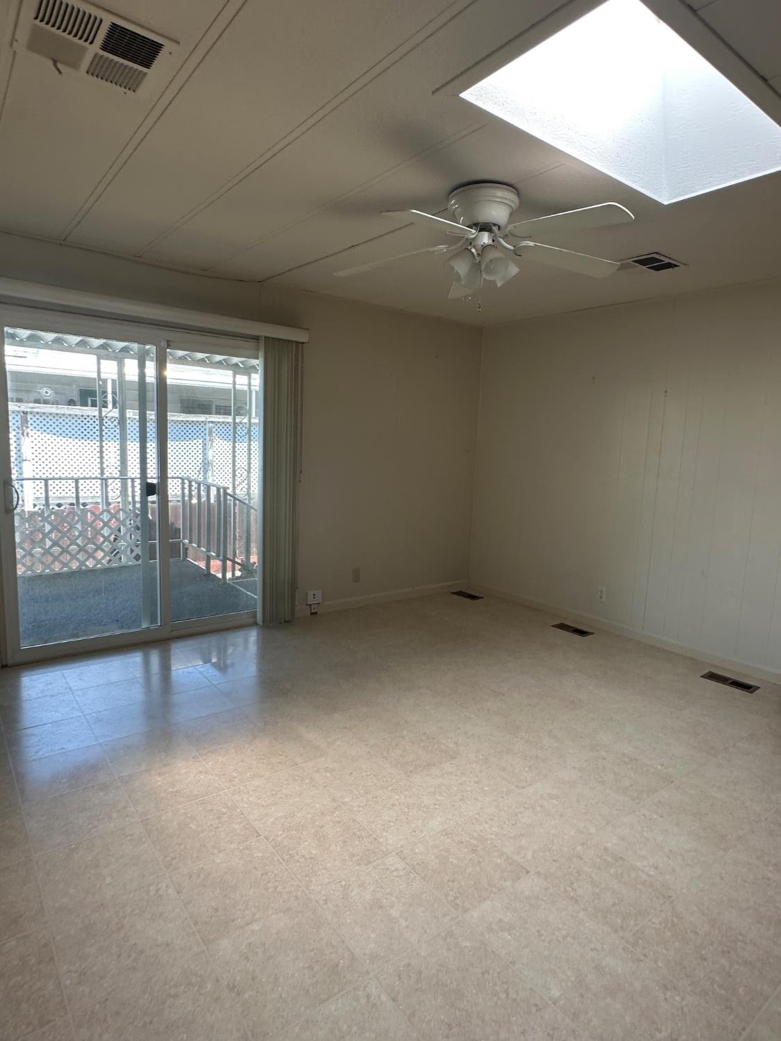 Detail Gallery Image 8 of 39 For 3808 Maui Terr, Modesto,  CA 95351 - 2 Beds | 2 Baths