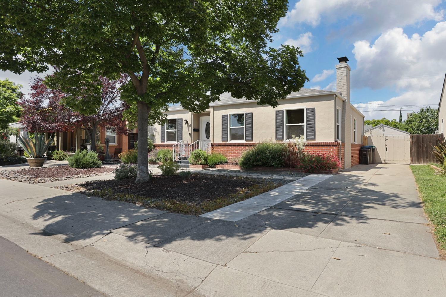Detail Gallery Image 4 of 35 For 17 W Mendocino Ave, Stockton,  CA 95204 - 2 Beds | 1 Baths