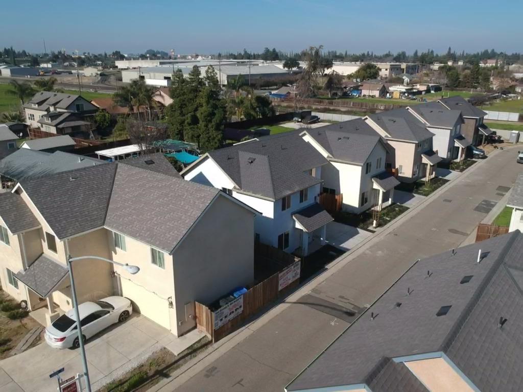 Detail Gallery Image 3 of 17 For 561 Jason Dr, Turlock,  CA 95380 - 3 Beds | 2/1 Baths