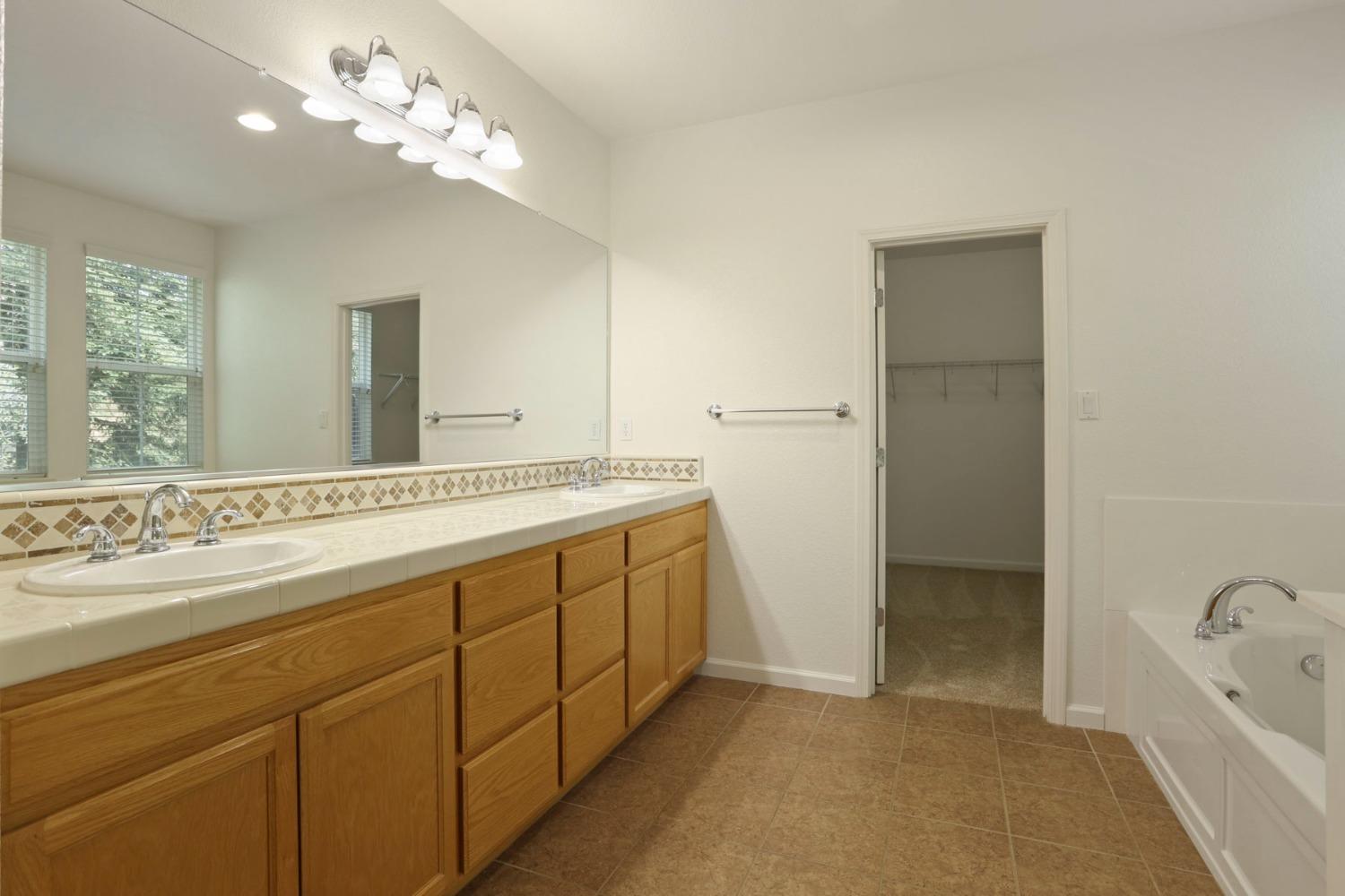 Detail Gallery Image 42 of 53 For 9363 Vintner Cir, Patterson,  CA 95363 - 4 Beds | 3 Baths