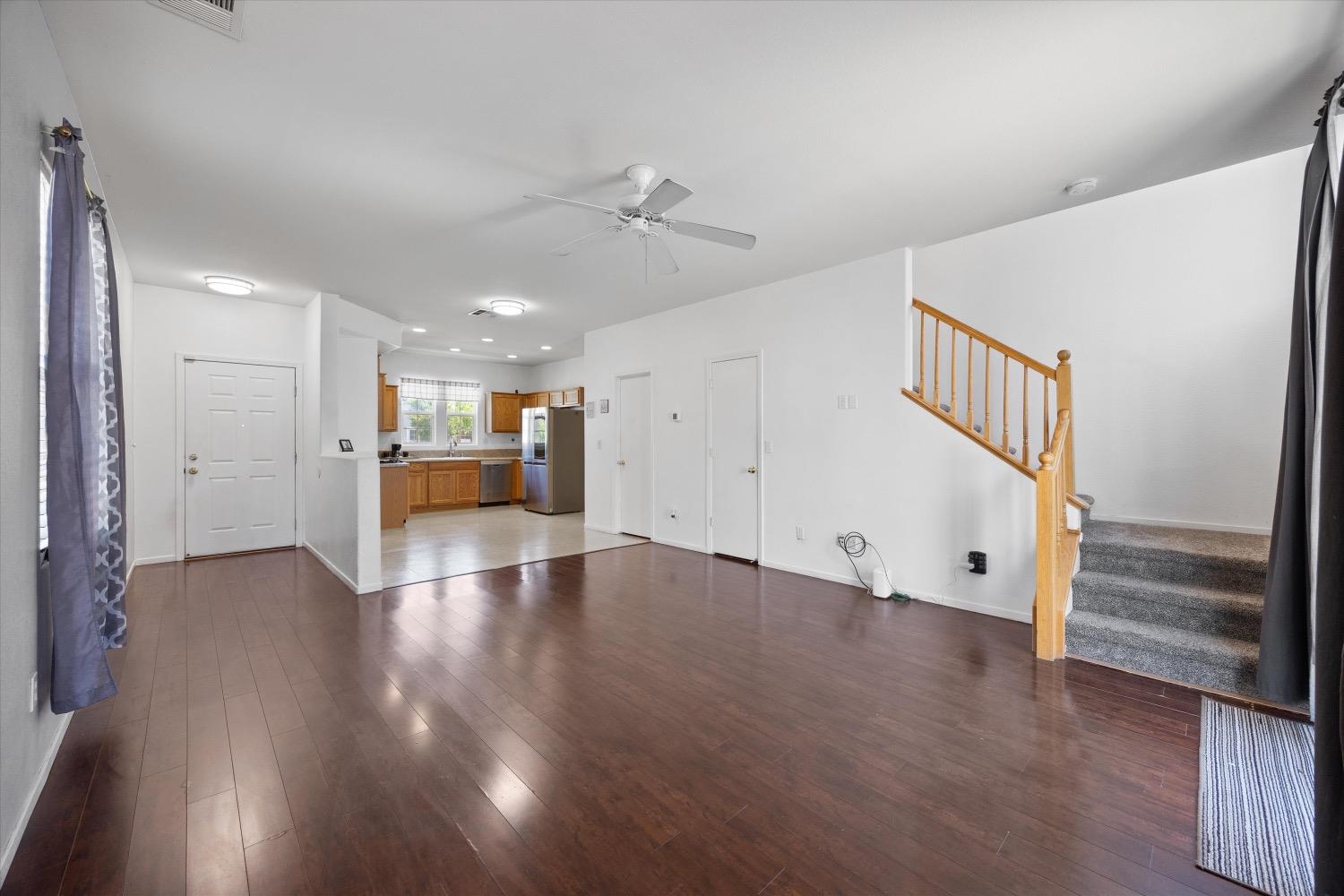 Detail Gallery Image 16 of 39 For 131 Ashwick Loop, Sacramento,  CA 95823 - 3 Beds | 2/1 Baths