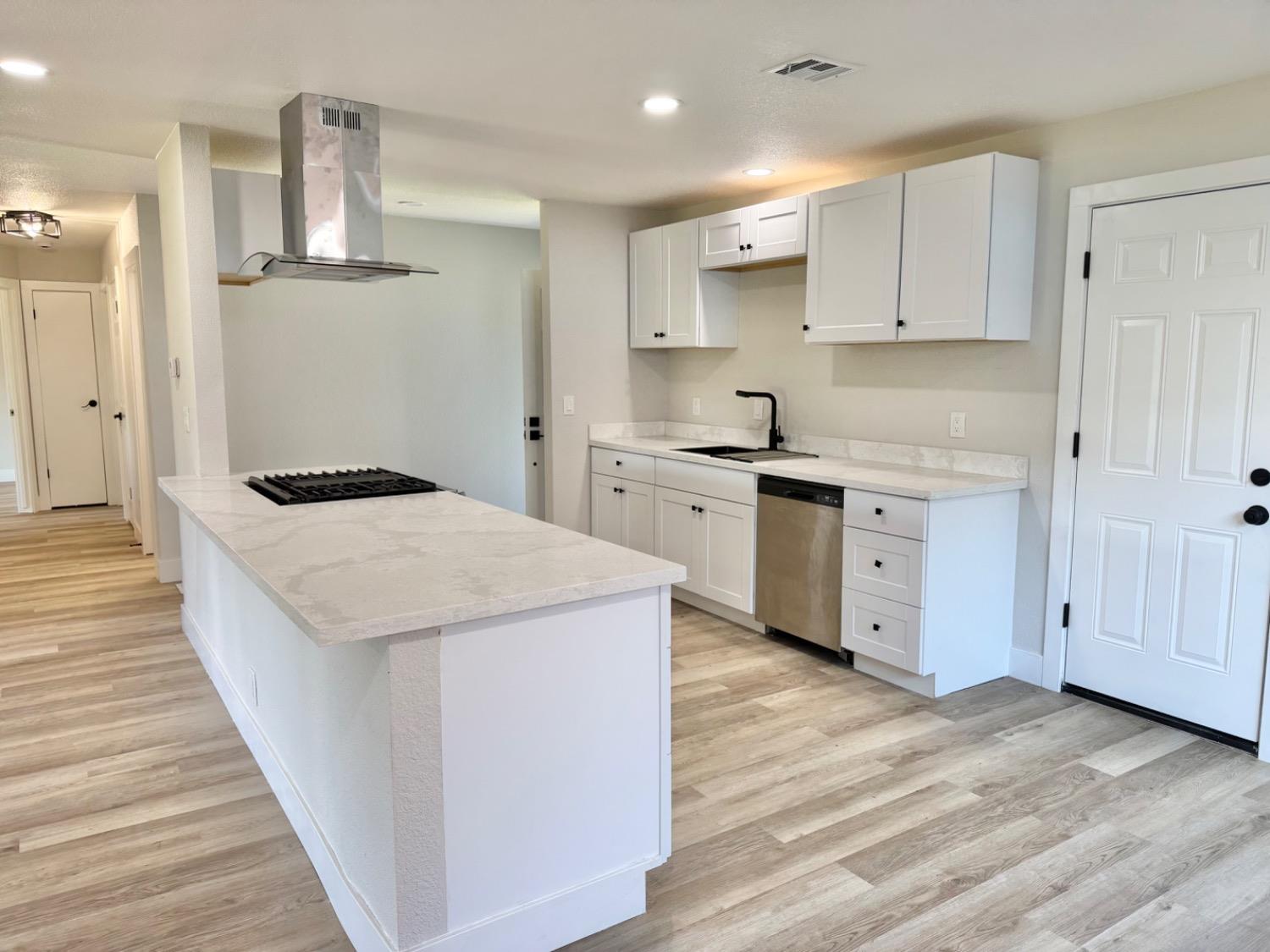Detail Gallery Image 4 of 15 For 639 Casey St, Angels Camp,  CA 95222 - 3 Beds | 2 Baths