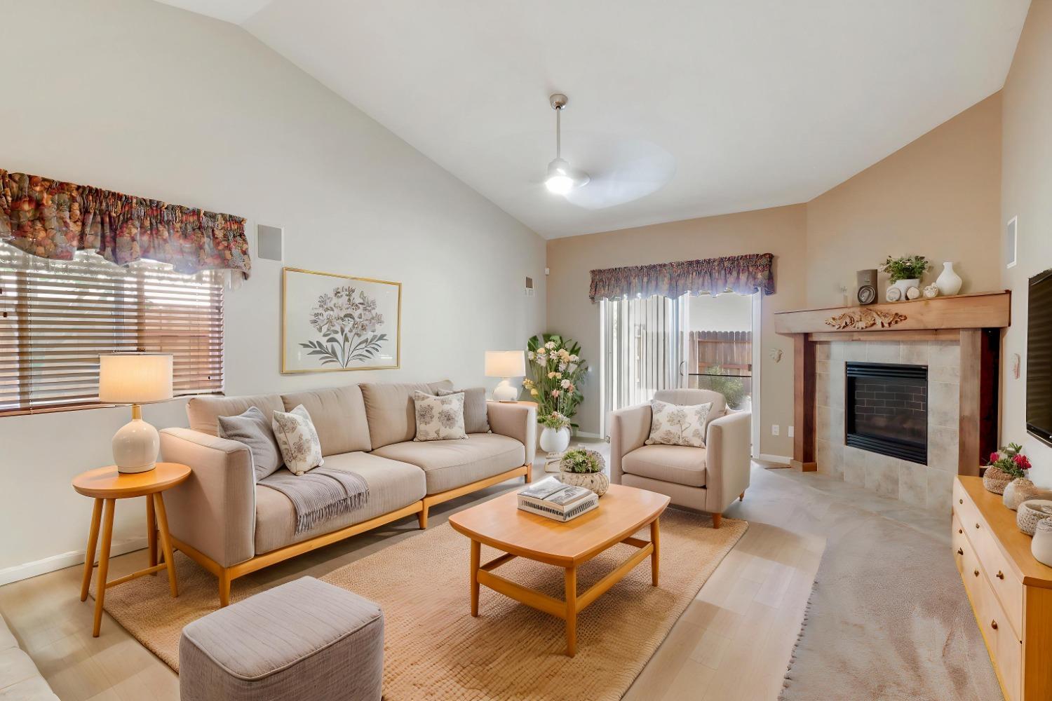 Detail Gallery Image 5 of 62 For 9329 Mainline Dr, Elk Grove,  CA 95624 - 4 Beds | 2 Baths