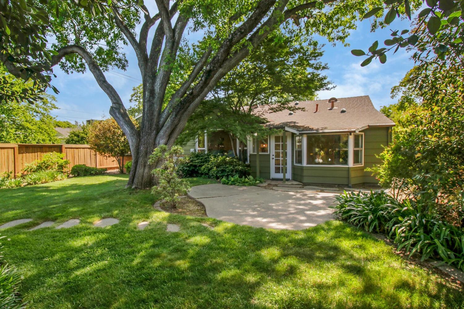 Virginia Way, Sacramento, California image 37