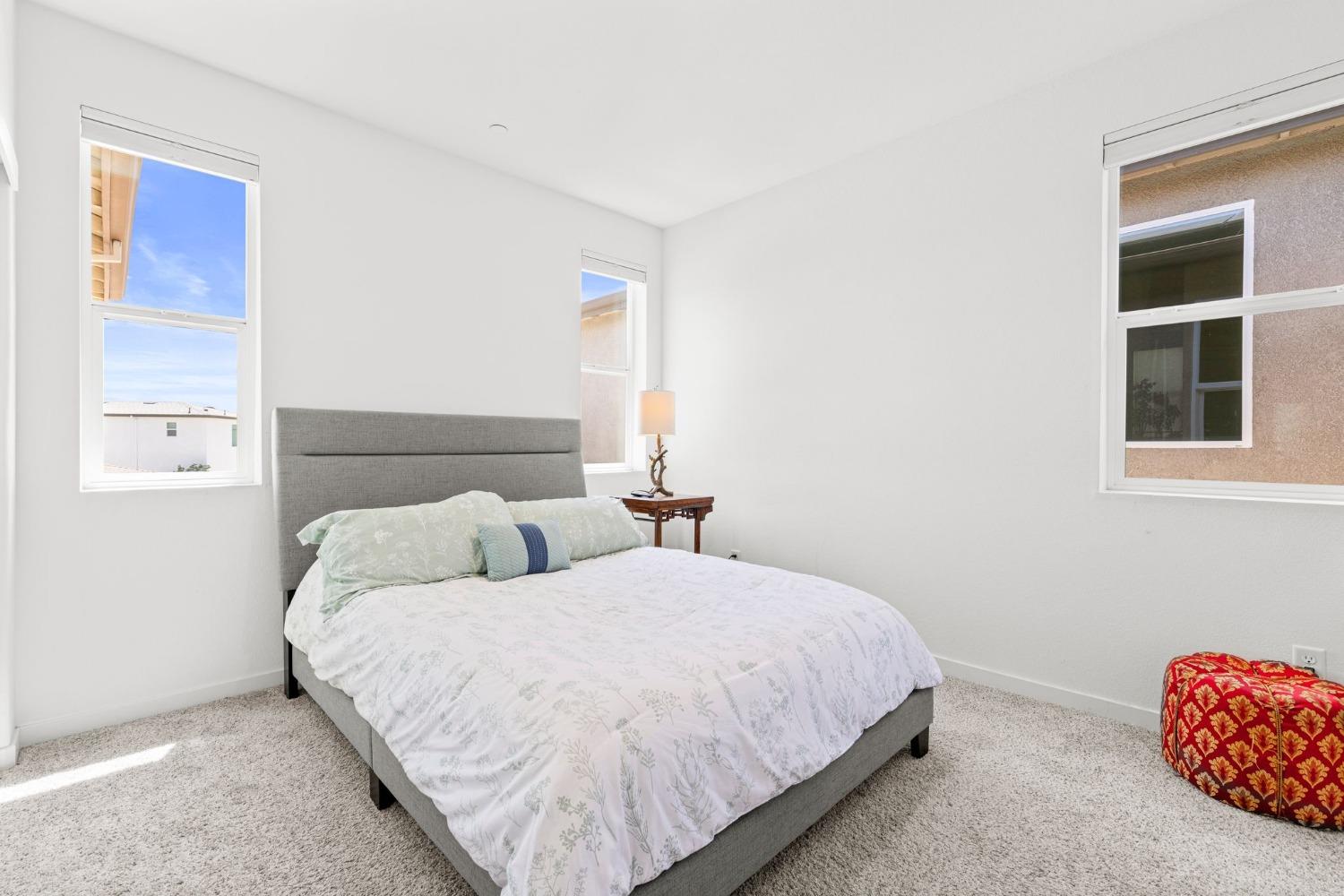 Edgeview Drive, Sacramento, California image 32