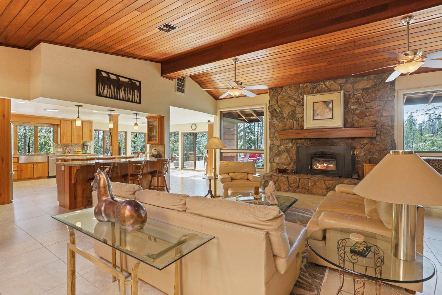 Detail Gallery Image 4 of 92 For 10415 Mcmahon Rd #10415,  Coulterville,  CA 95311 - 3 Beds | 4/1 Baths