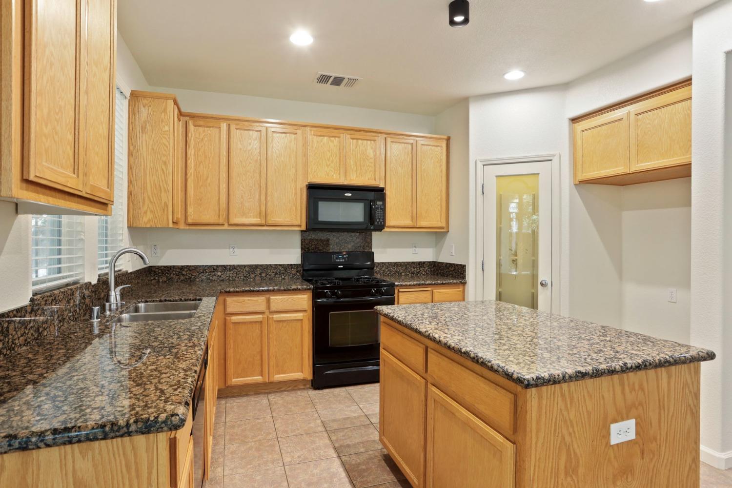Detail Gallery Image 20 of 53 For 9363 Vintner Cir, Patterson,  CA 95363 - 4 Beds | 3 Baths