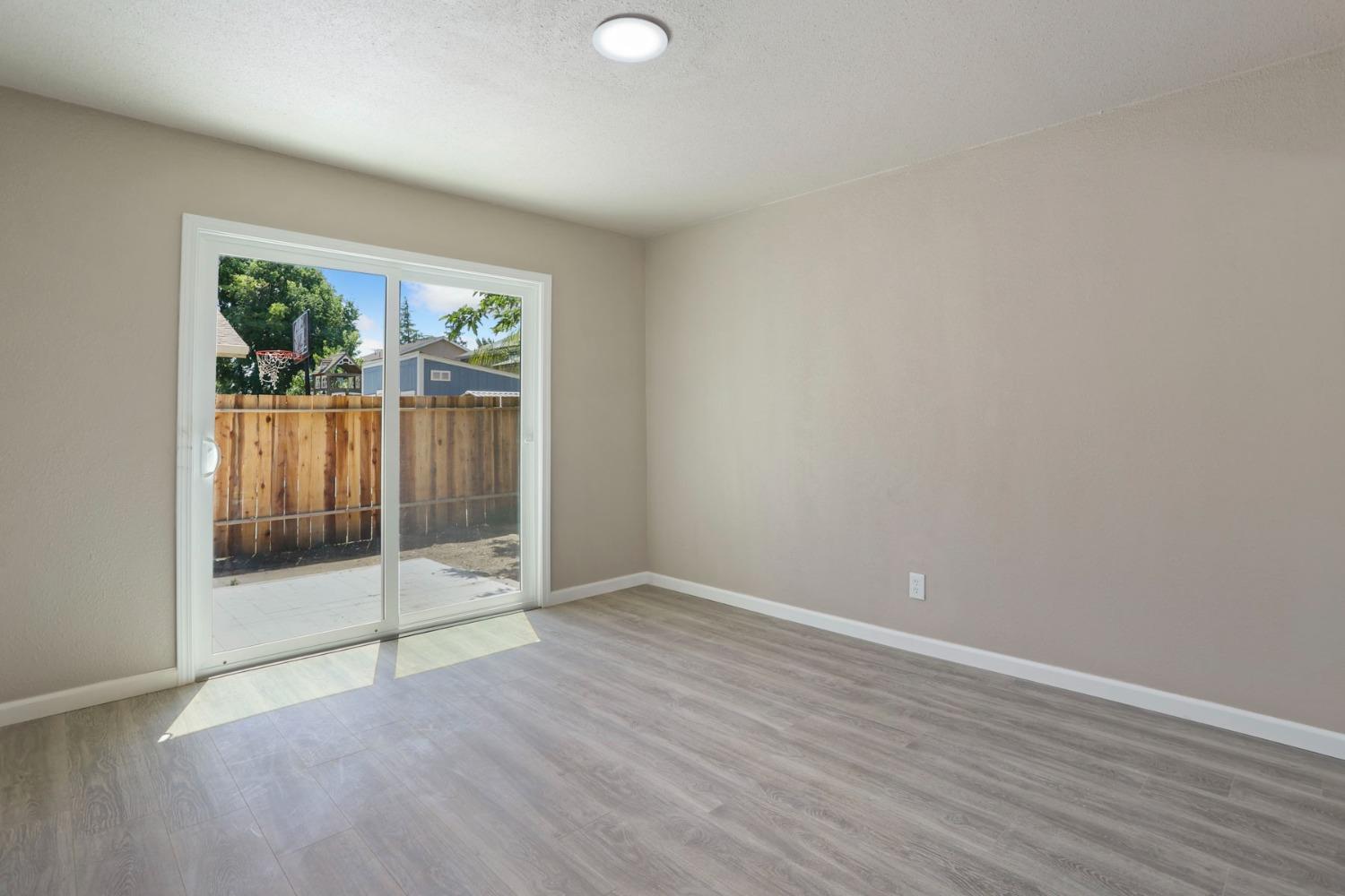 Detail Gallery Image 21 of 27 For 2717 Indiana St, Stockton,  CA 95206 - 4 Beds | 2 Baths