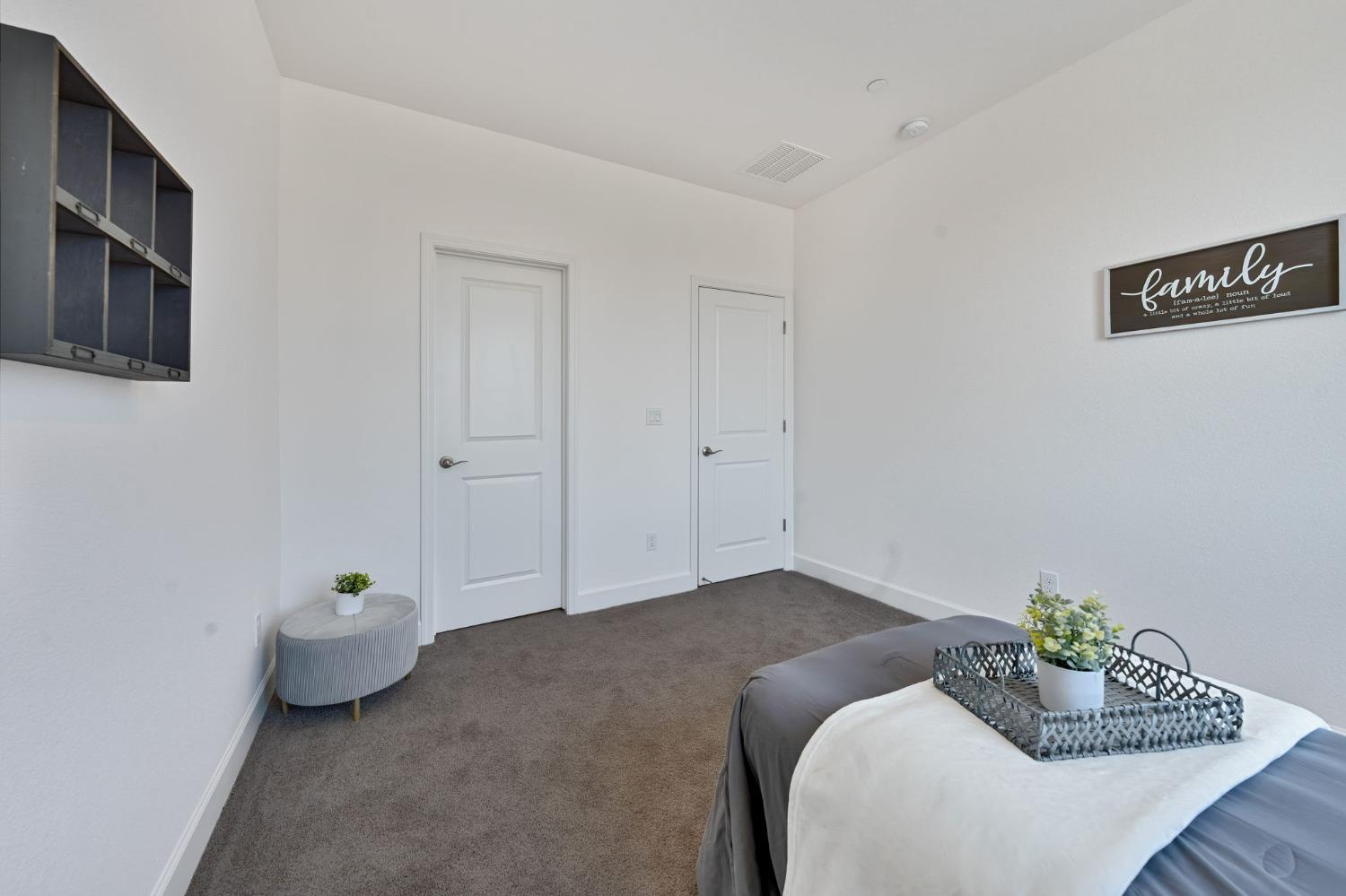 Detail Gallery Image 28 of 38 For 1719 Duchamp Way, Lodi,  CA 95242 - 5 Beds | 3/1 Baths