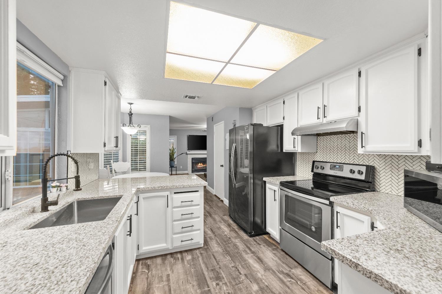 Oakborough Ave, Roseville, California image 17