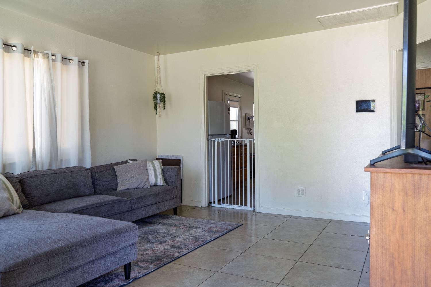 Idalou Avenue, Modesto, California image 22