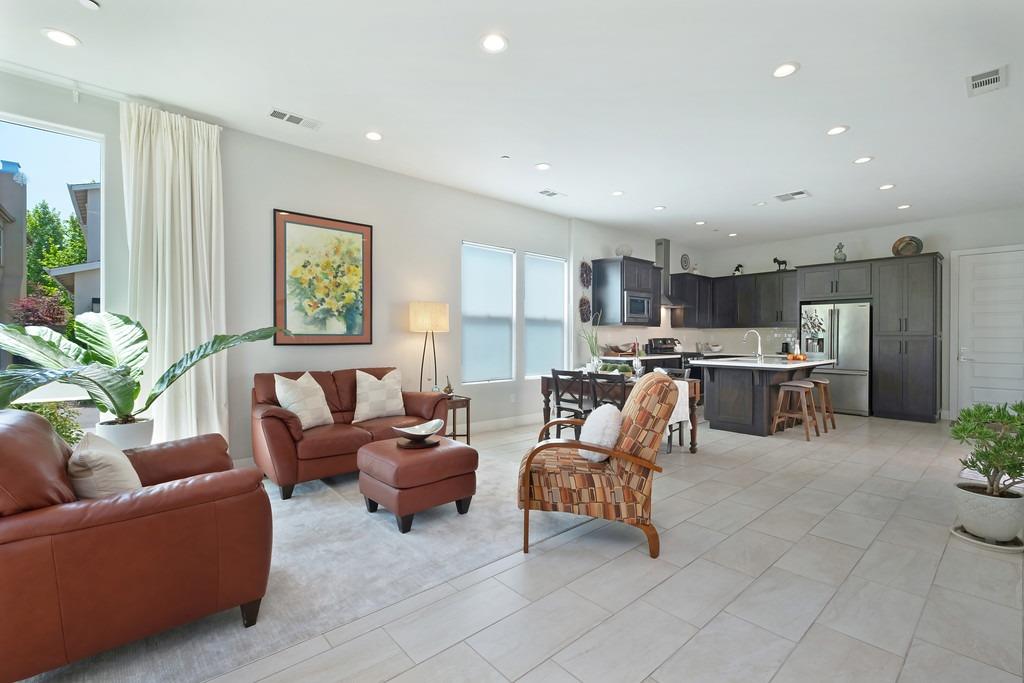 Detail Gallery Image 8 of 74 For 3438 Forney Way, Sacramento,  CA 95816 - 3 Beds | 2/1 Baths