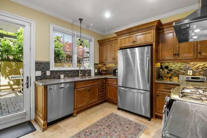 M, Sacramento, California image 20