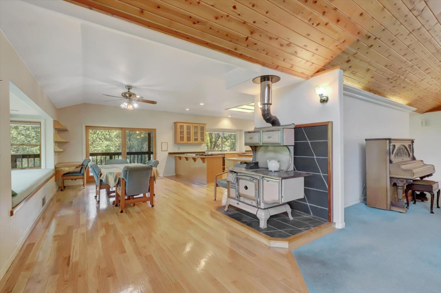 Detail Gallery Image 9 of 99 For 14508 Arrow Rd, Penn Valley,  CA 95946 - 3 Beds | 3/1 Baths