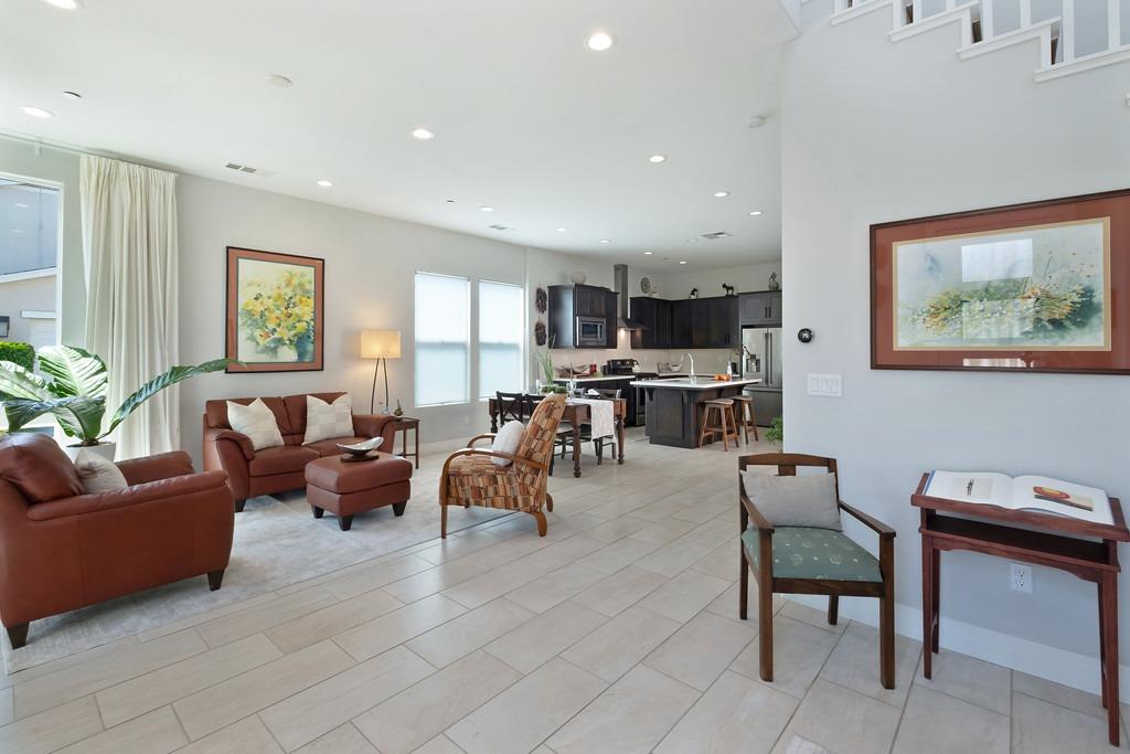 Detail Gallery Image 7 of 74 For 3438 Forney Way, Sacramento,  CA 95816 - 3 Beds | 2/1 Baths
