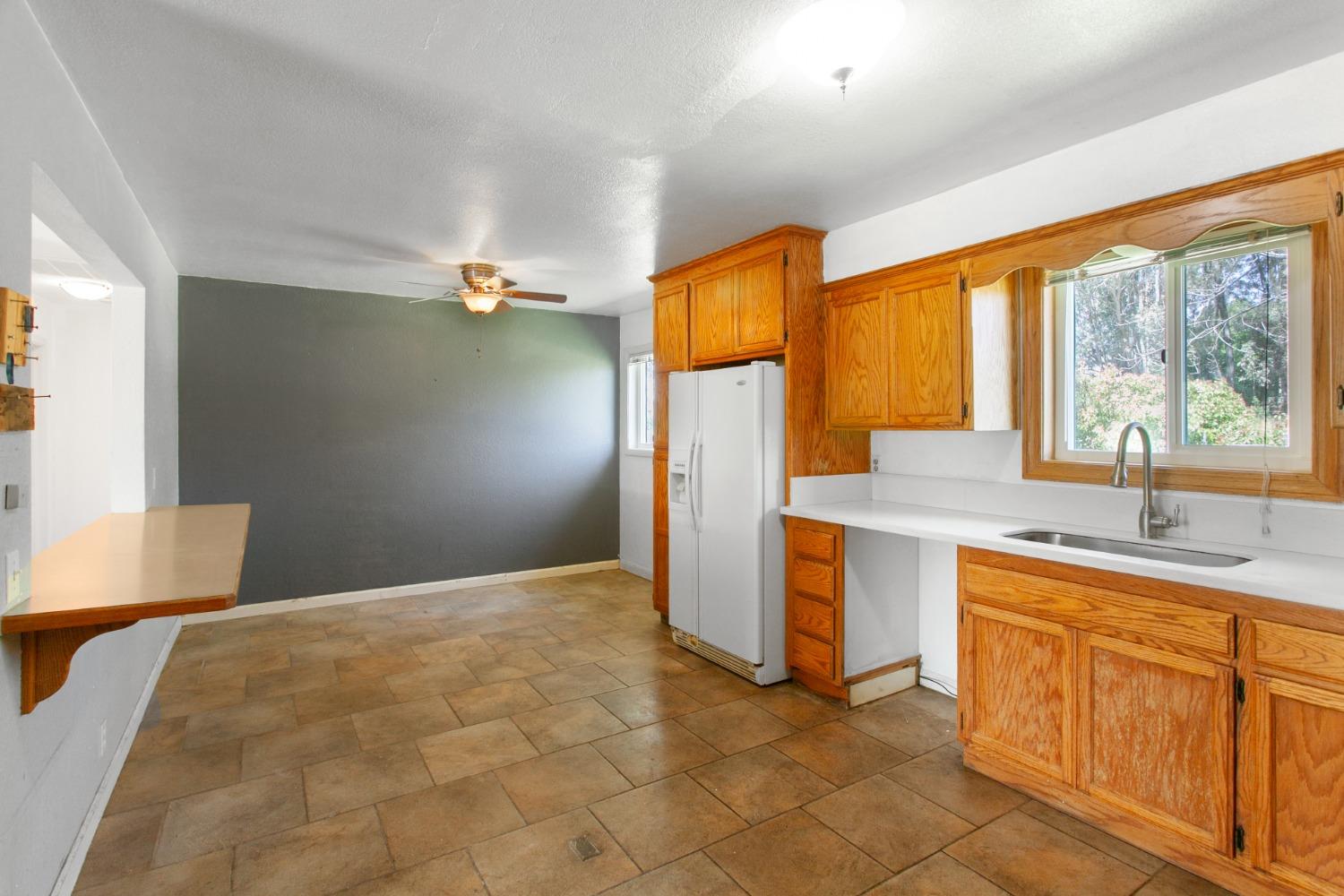 East Avenue, Corning, California image 12