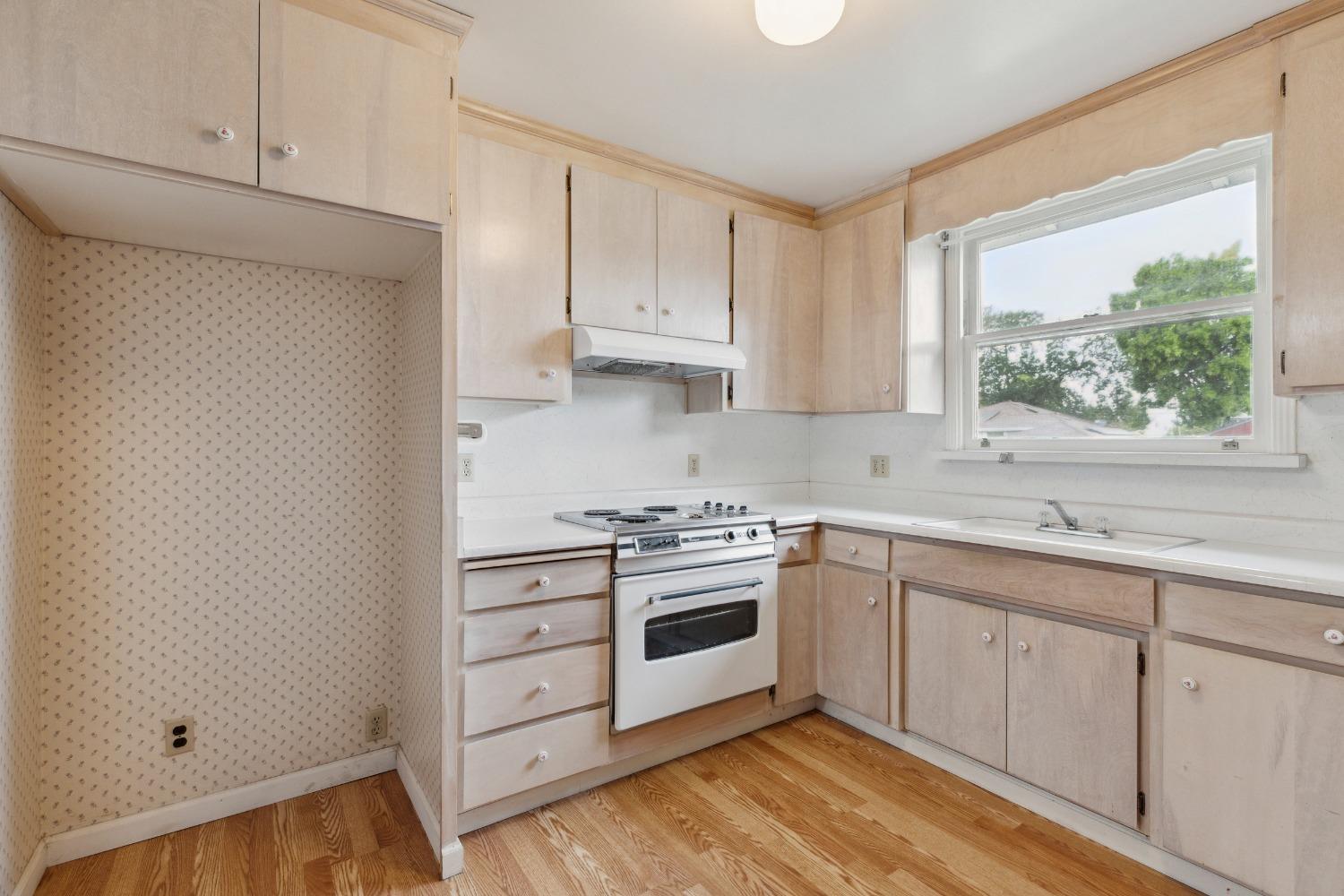Detail Gallery Image 11 of 27 For 290 W 23rd St, Tracy,  CA 95376 - 3 Beds | 1 Baths