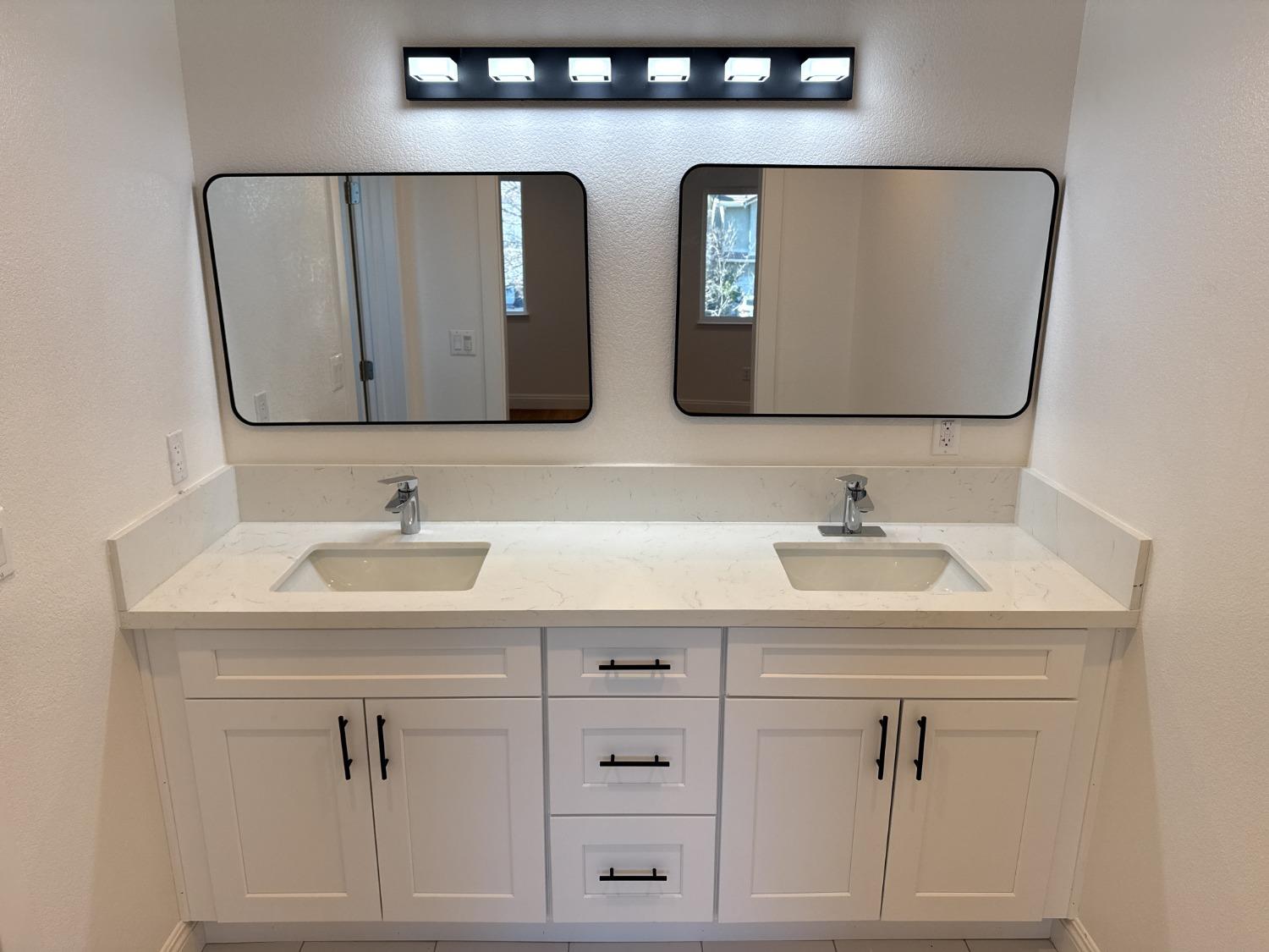 Detail Gallery Image 9 of 17 For 561 Jason Dr, Turlock,  CA 95380 - 3 Beds | 2/1 Baths