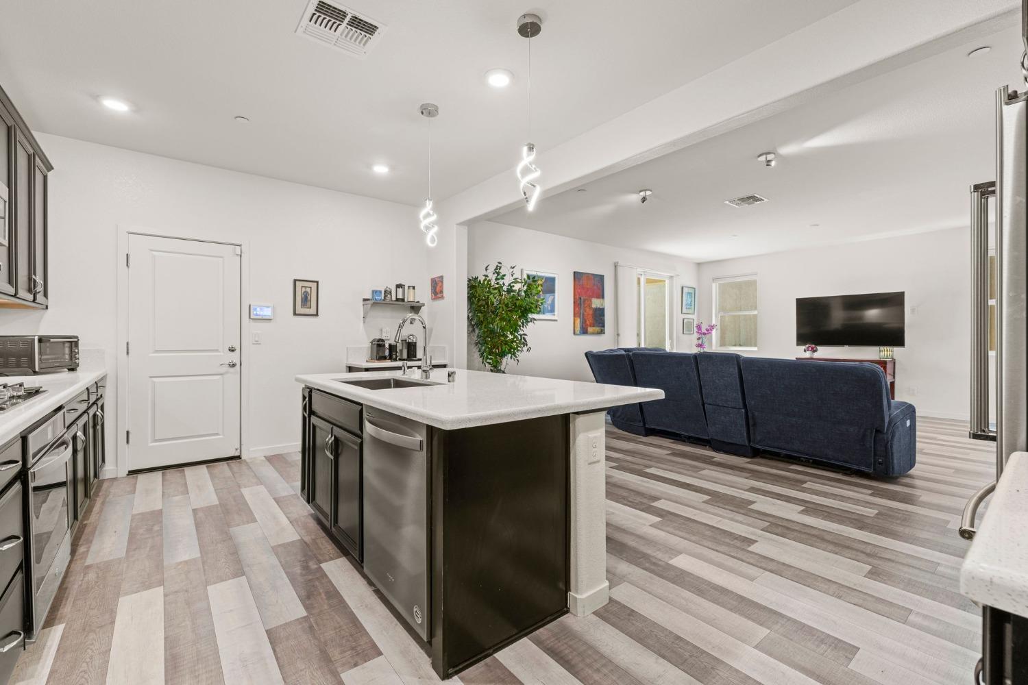 Edgeview Drive, Sacramento, California image 18