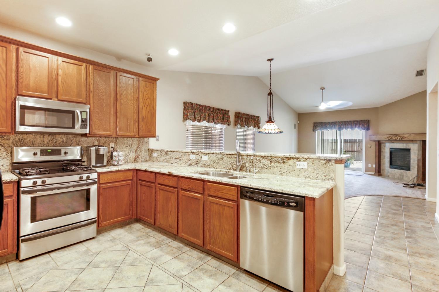 Detail Gallery Image 33 of 62 For 9329 Mainline Dr, Elk Grove,  CA 95624 - 4 Beds | 2 Baths