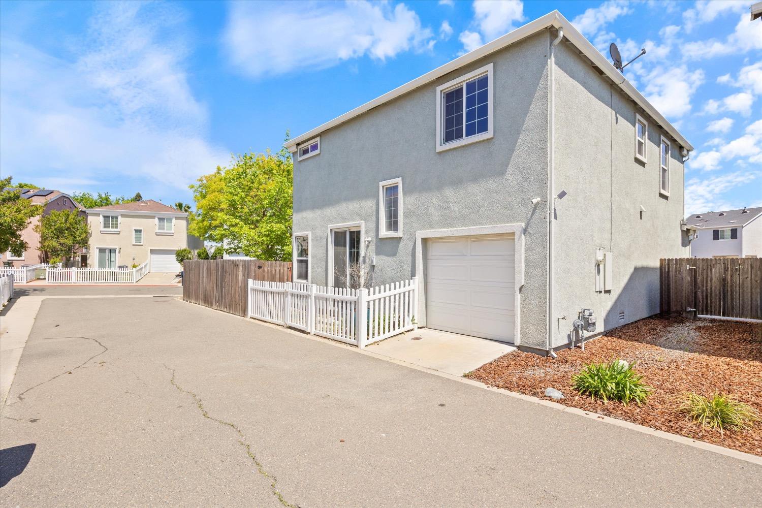 Detail Gallery Image 34 of 39 For 131 Ashwick Loop, Sacramento,  CA 95823 - 3 Beds | 2/1 Baths