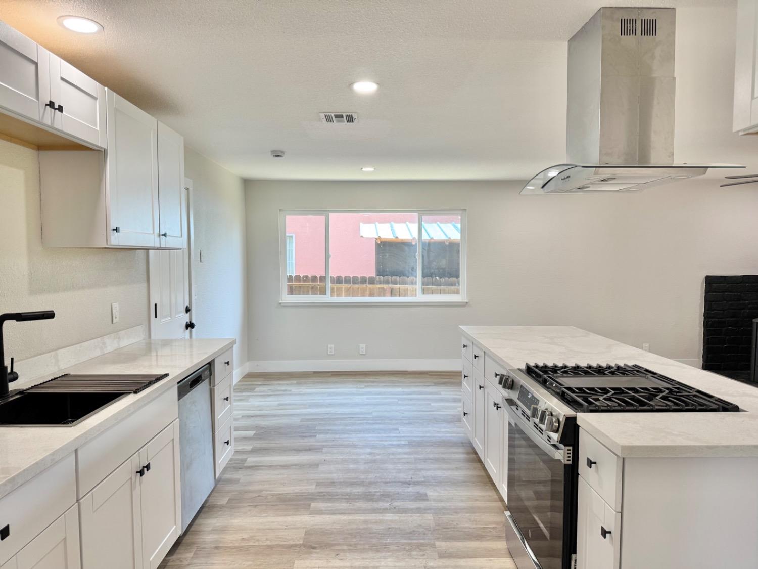 Detail Gallery Image 3 of 15 For 639 Casey St, Angels Camp,  CA 95222 - 3 Beds | 2 Baths