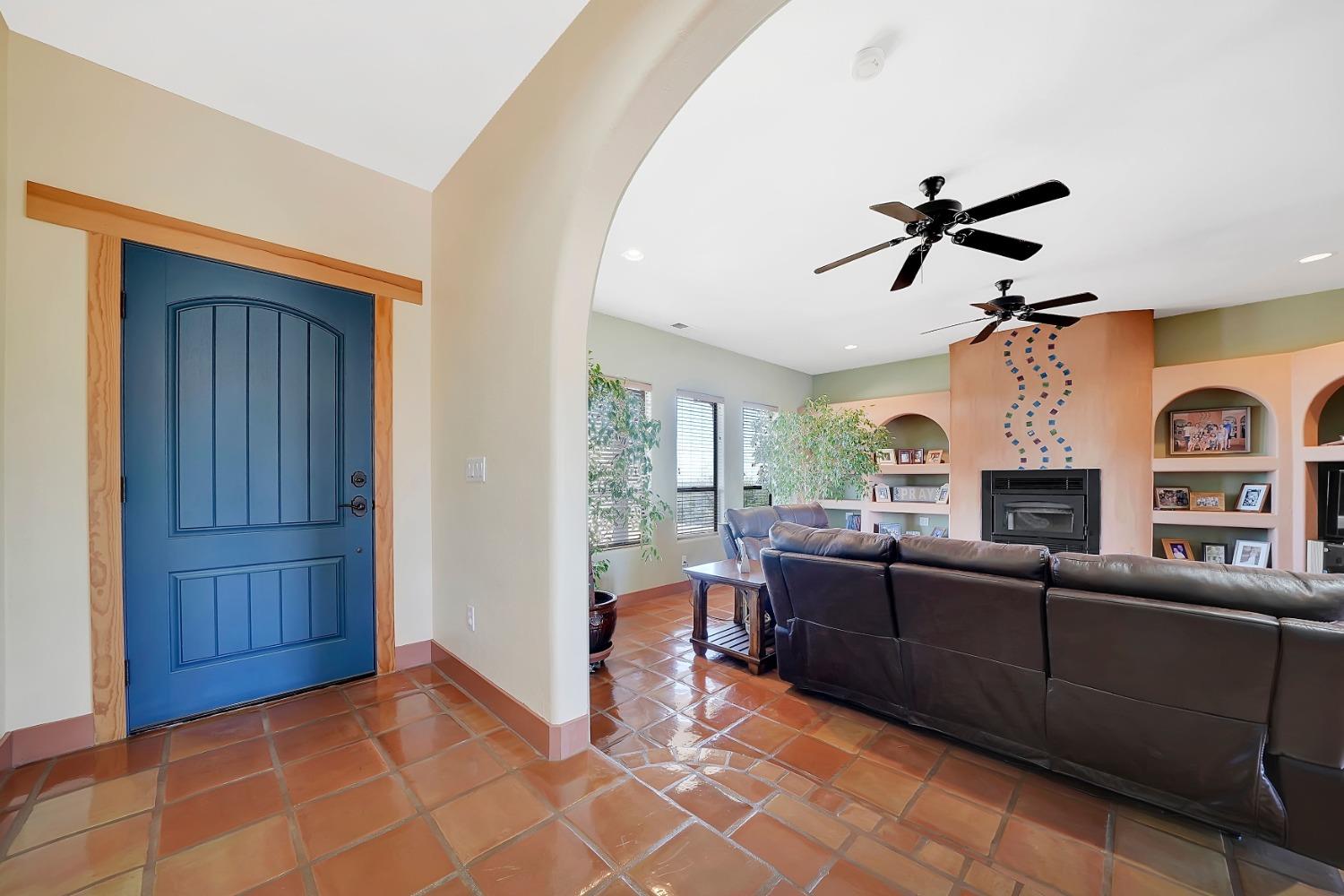 Detail Gallery Image 11 of 86 For 6061 Wind River Dr, Valley Springs,  CA 95252 - 3 Beds | 2/1 Baths