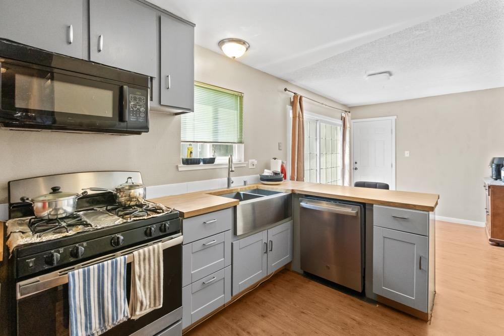Henley Way, Sacramento, California image 15