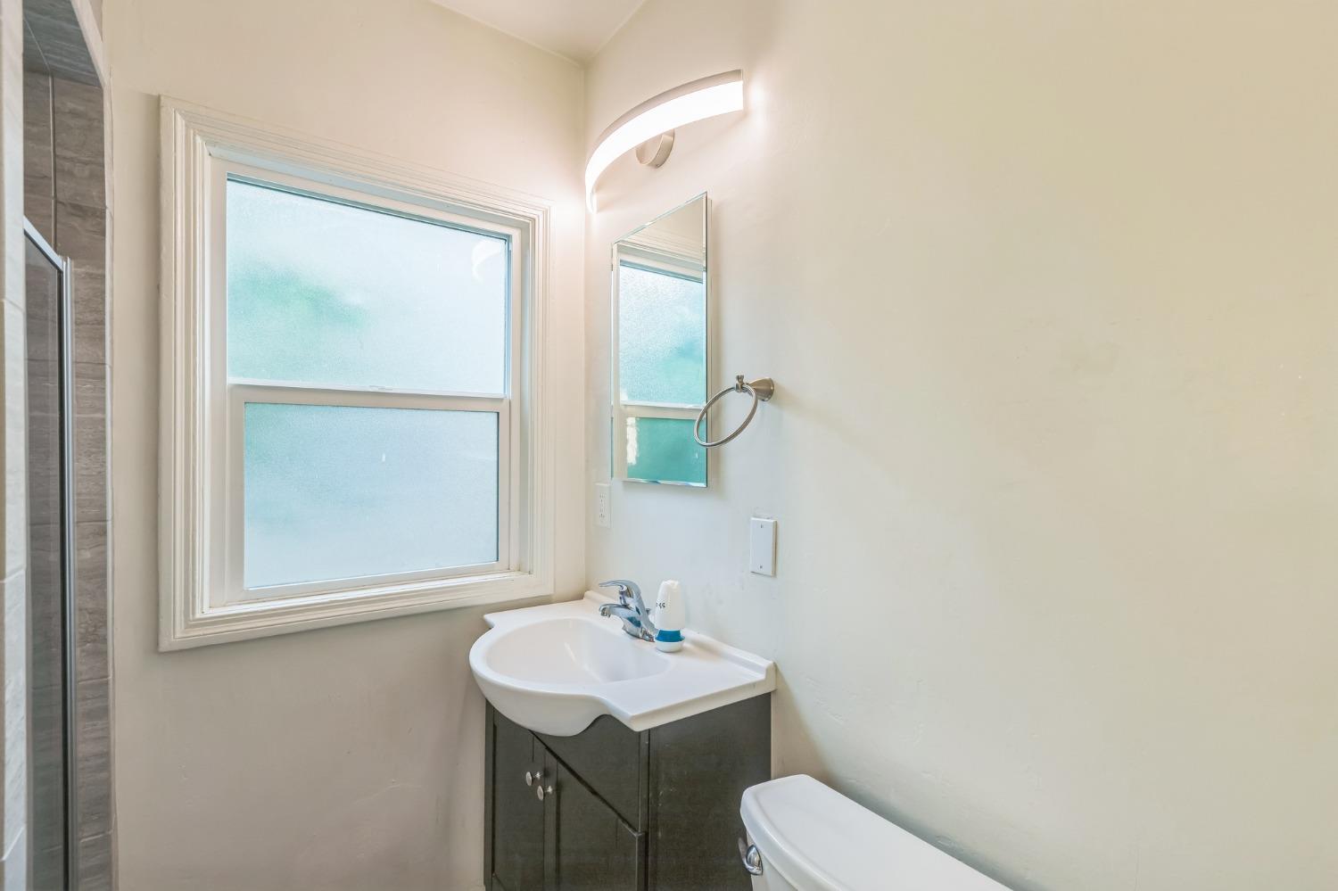 Detail Gallery Image 18 of 26 For 3809 San Carlos Way, Sacramento,  CA 95820 - 2 Beds | 1 Baths