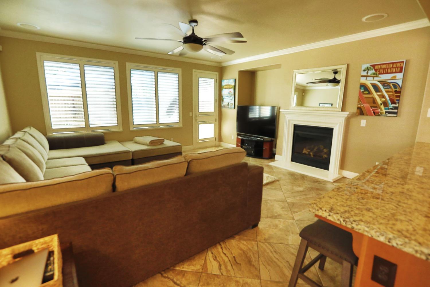 Katzakian Way, Lodi, California image 16