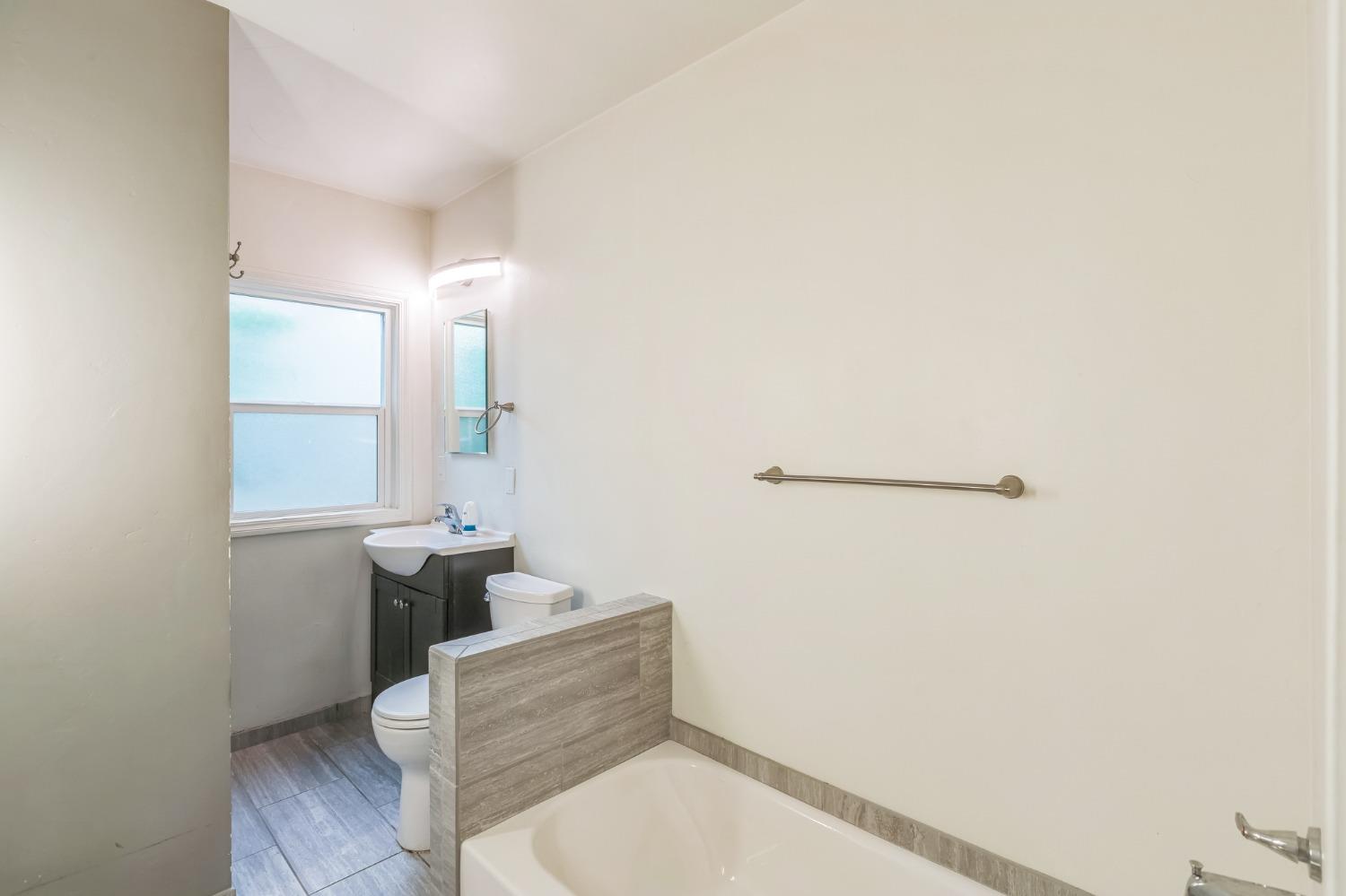 Detail Gallery Image 17 of 26 For 3809 San Carlos Way, Sacramento,  CA 95820 - 2 Beds | 1 Baths