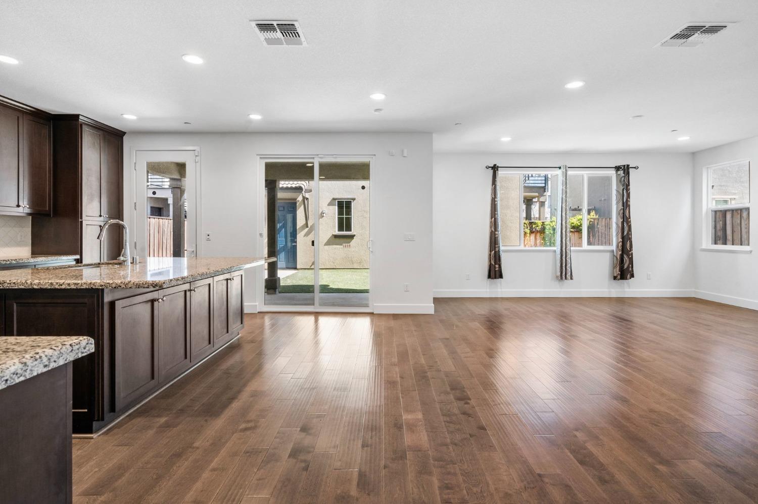 S Wilshire Avenue, Mountain House, California image 10