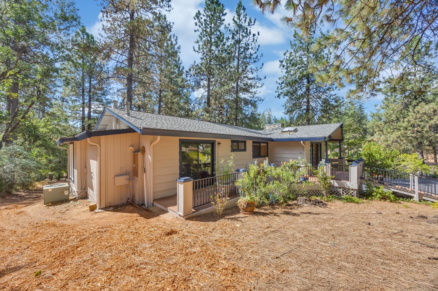 Detail Gallery Image 10 of 79 For 15135 Orchard Springs Rd, Grass Valley,  CA 95945 - 4 Beds | 4/1 Baths