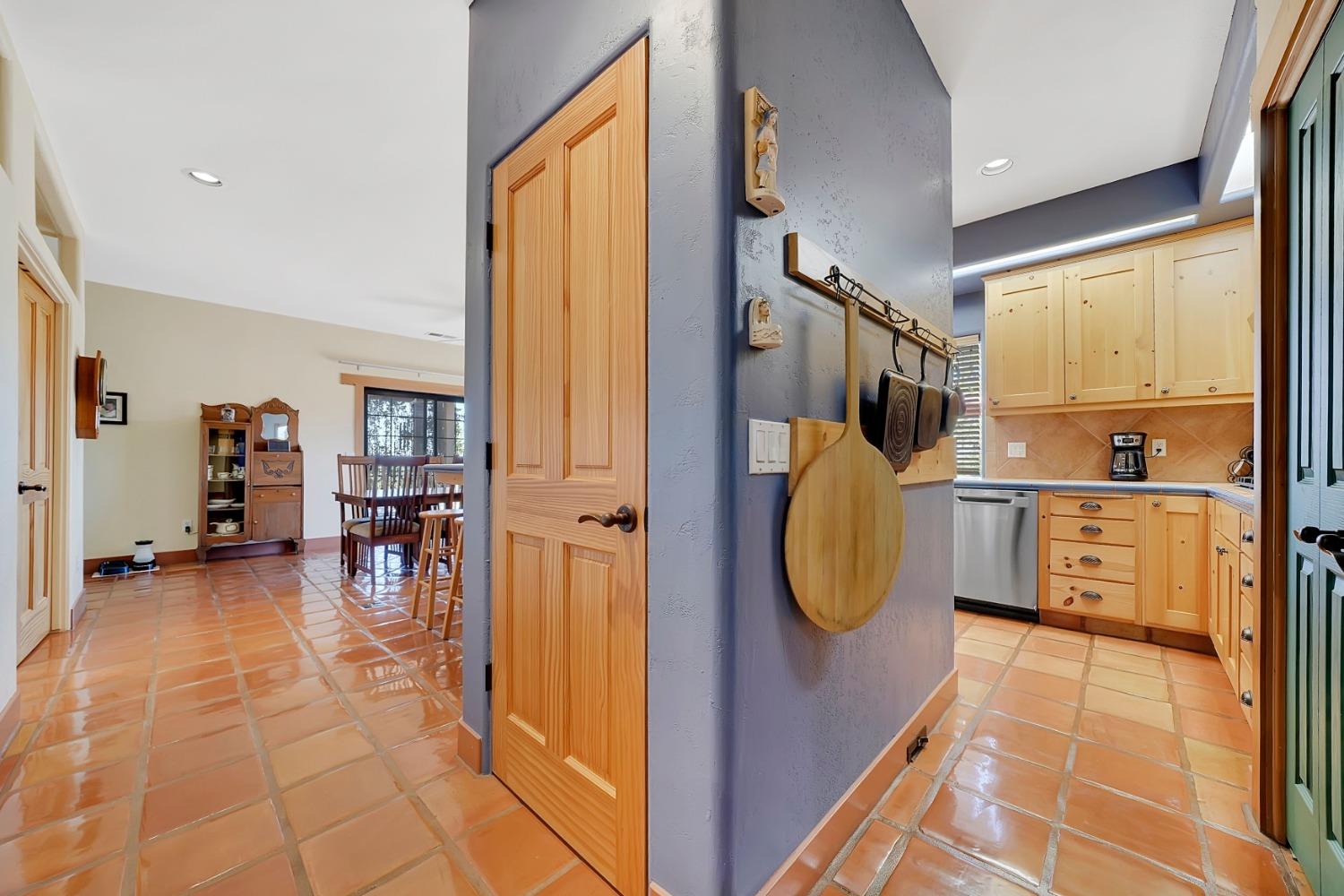 Detail Gallery Image 26 of 86 For 6061 Wind River Dr, Valley Springs,  CA 95252 - 3 Beds | 2/1 Baths