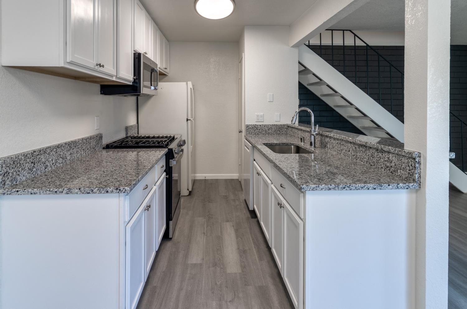 Photo #3: 225055777 Listing 