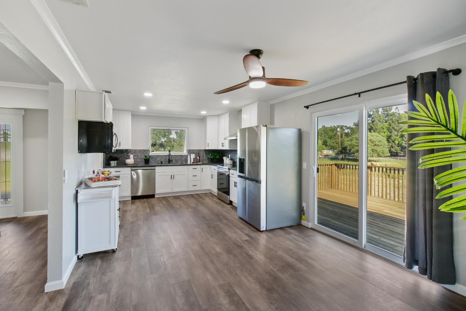 Detail Gallery Image 14 of 93 For 12730 Leo Ln, Wilton,  CA 95693 - 4 Beds | 4 Baths