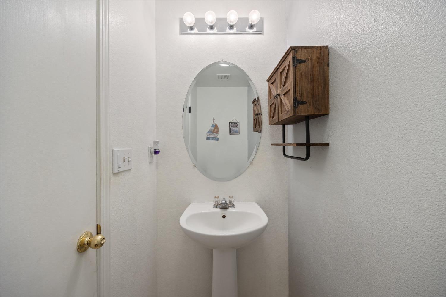 Detail Gallery Image 15 of 39 For 131 Ashwick Loop, Sacramento,  CA 95823 - 3 Beds | 2/1 Baths