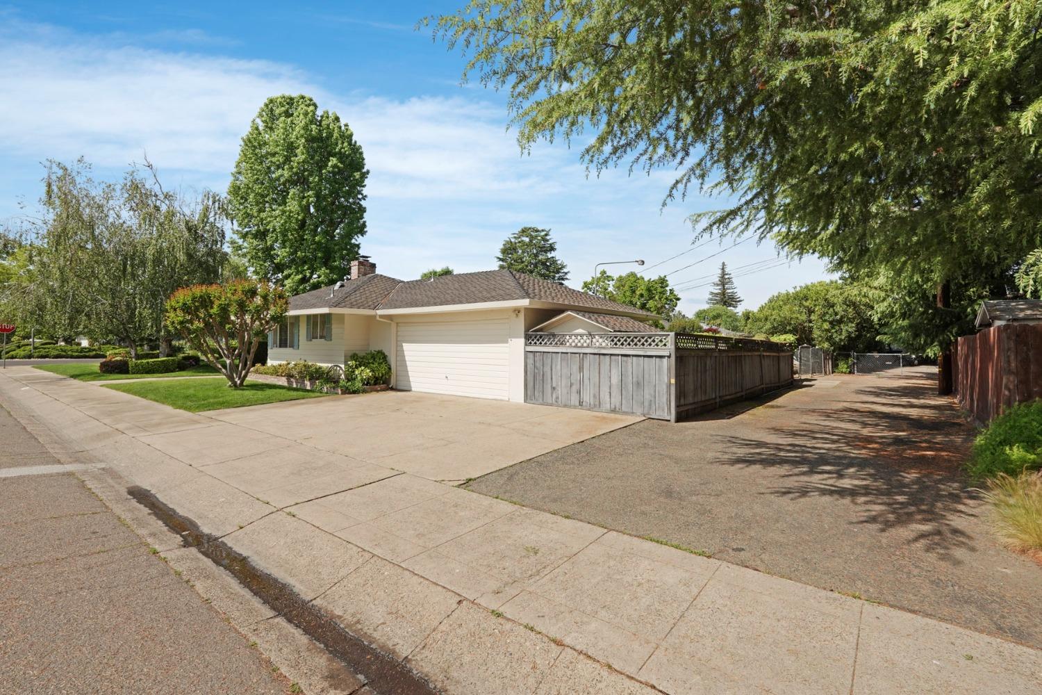 Detail Gallery Image 40 of 40 For 1101 Lakehome Dr, Lodi,  CA 95242 - 3 Beds | 2/1 Baths