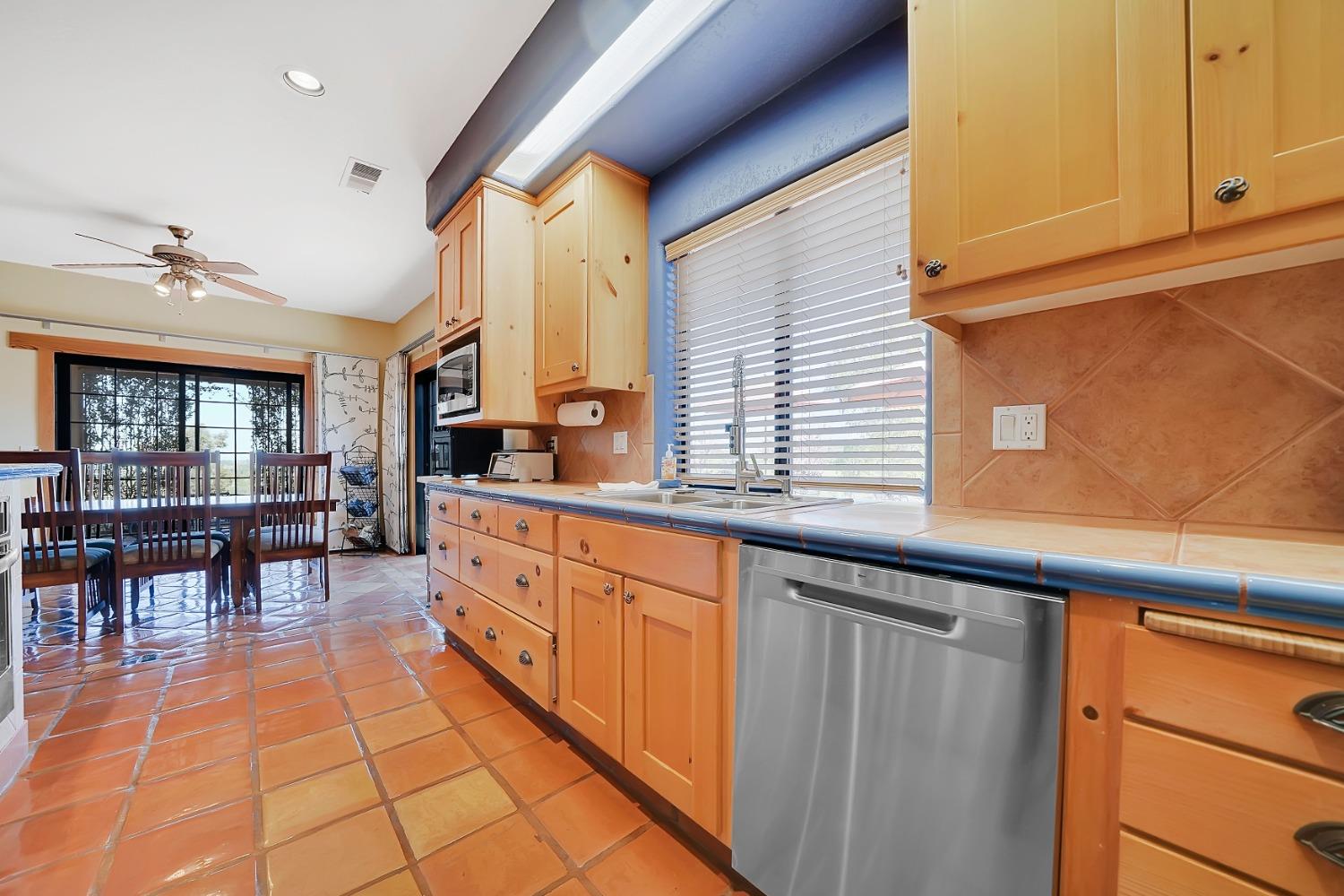 Detail Gallery Image 29 of 86 For 6061 Wind River Dr, Valley Springs,  CA 95252 - 3 Beds | 2/1 Baths