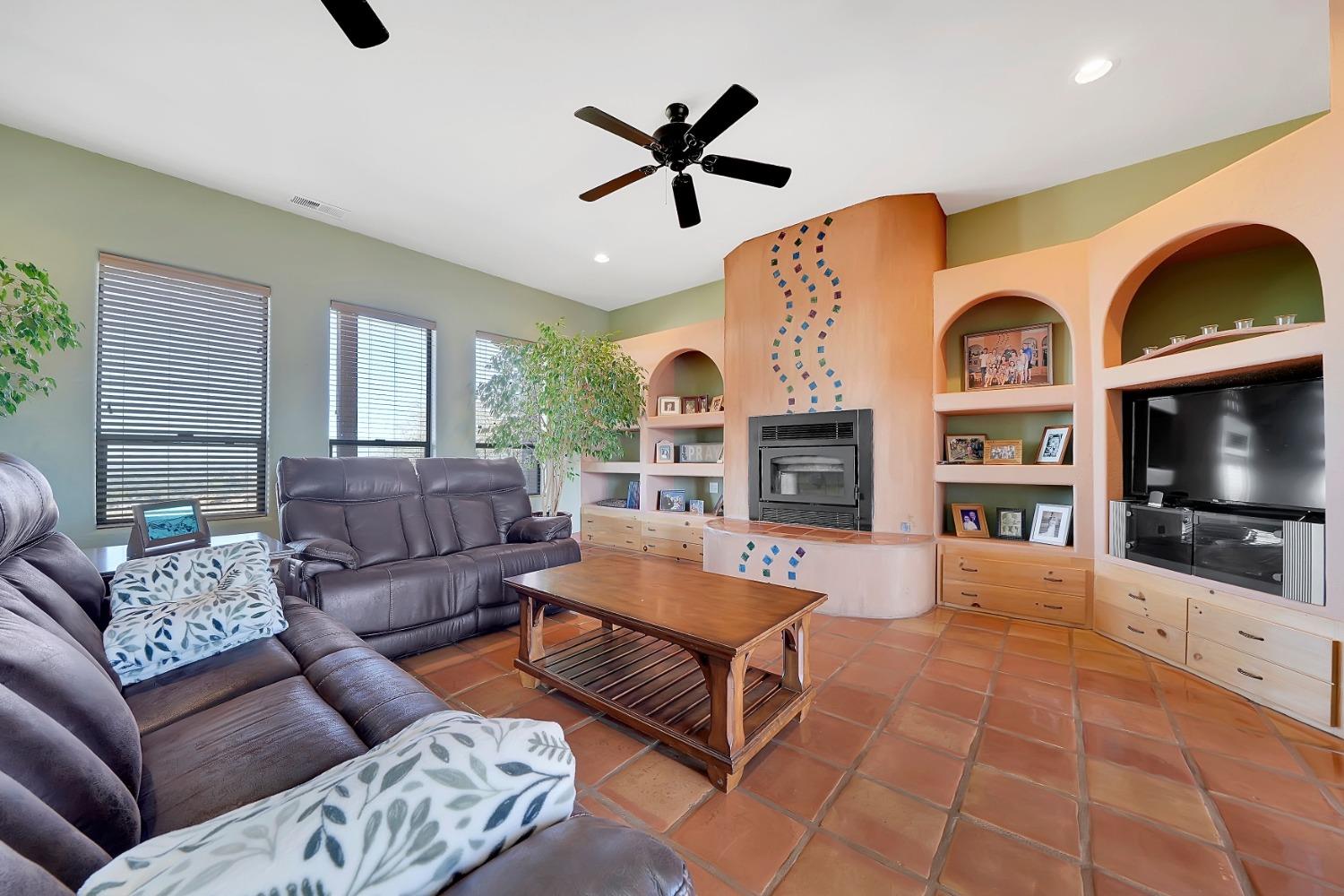 Detail Gallery Image 12 of 86 For 6061 Wind River Dr, Valley Springs,  CA 95252 - 3 Beds | 2/1 Baths
