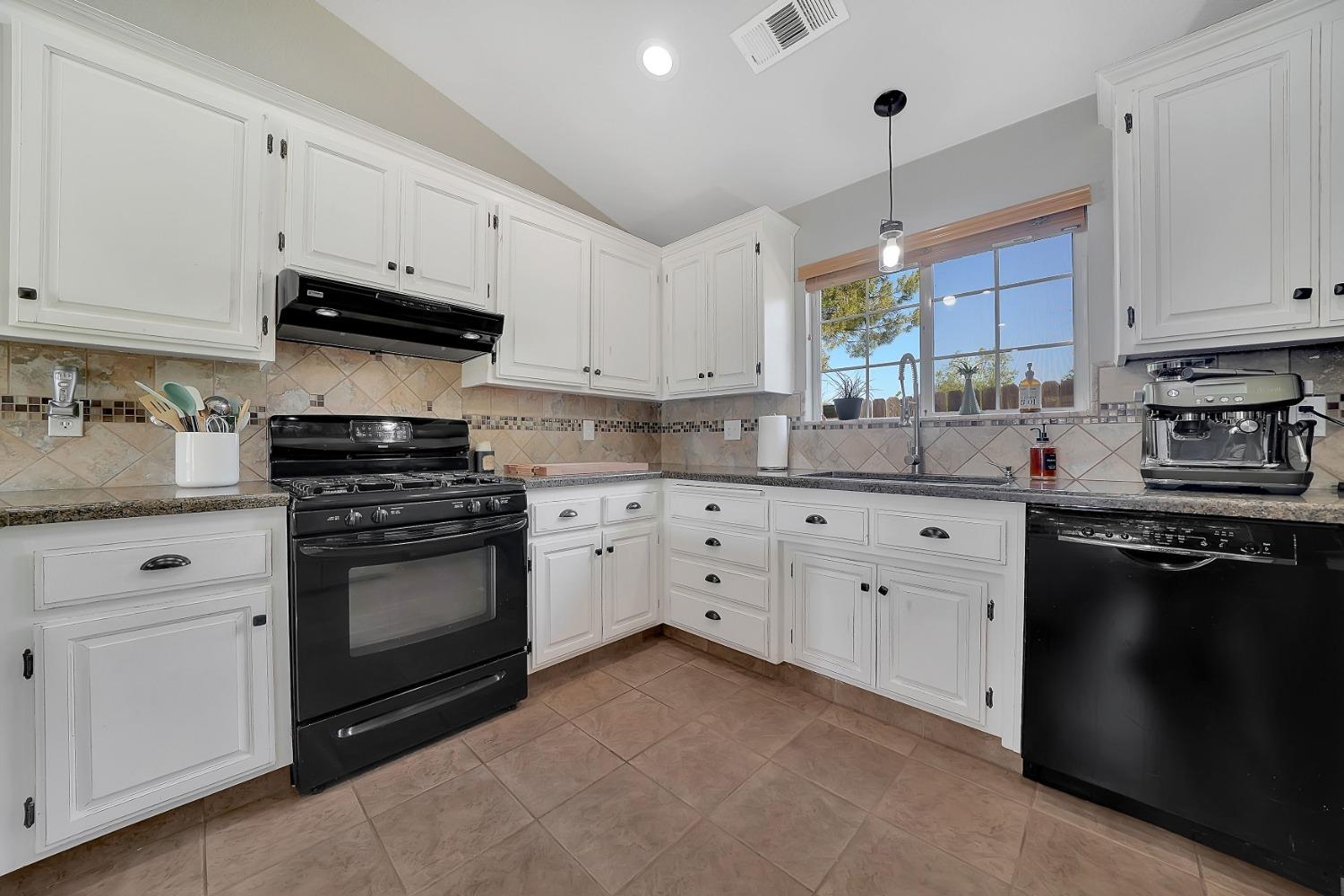 Pioneer Street, Jackson, California image 14