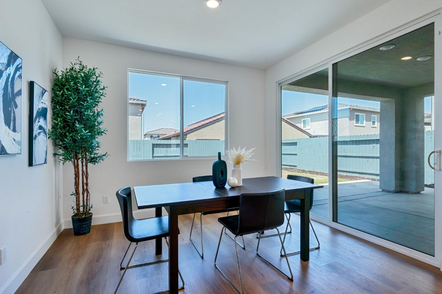 Detail Gallery Image 11 of 38 For 1719 Duchamp Way, Lodi,  CA 95242 - 5 Beds | 3/1 Baths