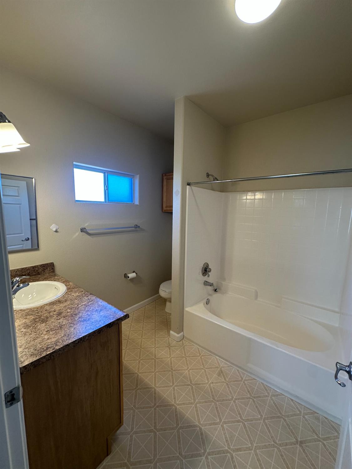 Photo #8: 225055530 Listing: Photo #8
